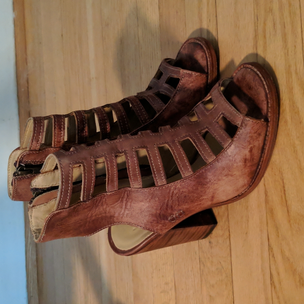 Bedstu Peep Toe Heel in Full Grain Leather. Size 7